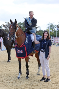 Douglas Duffin and Omex Star HBF Shine in the Redpost Equestrian Foxhunter Masters